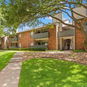 green courtyard at oakhaven